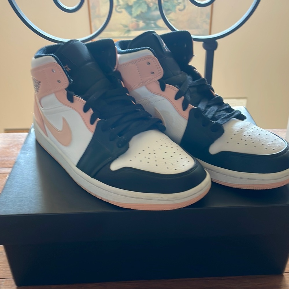 Jordan one mid Crimson Tint